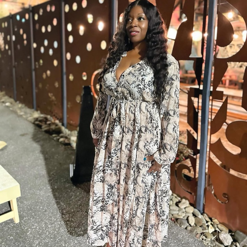 🪷Elegant Cream and Black Women's maxi Dress🪷 - Picture 2 of 4